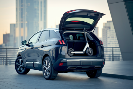 Peugeot 3008 : la trottinette électrique E‑Kick intégrée pour le dernier kilomètre