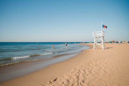 Réouverture des Plages en Occitanie : Stations Ouvertes et Règles Sanitaires sur le Littoral Méditerranéen