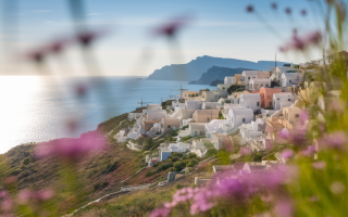 mochlos-village-crete-mer-fleurs