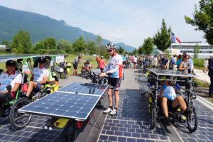 Le Sun Trip pendant le prologue en Savoie sur la route solaire prés de Chambéry.