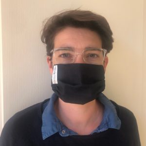 Fanny Boyer-Molinier s'est tout naturellement tournée vers la toile Denim, ultra-filtrante et résistante pour confectionner des masques de protection anti-virus. 